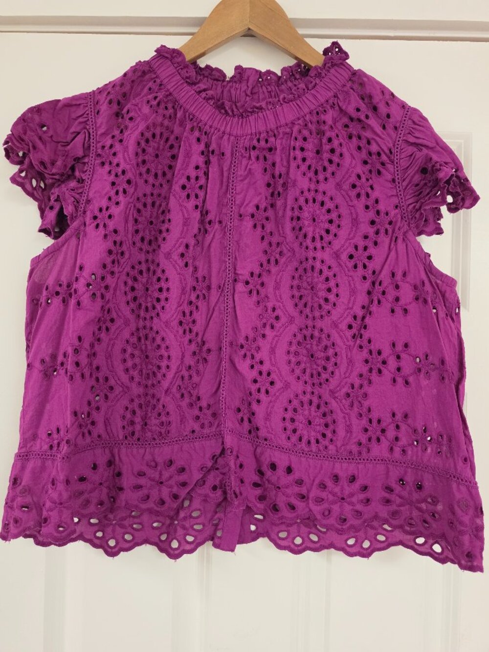 Jennifer & Grace short ruffled flutter sleeves eyelet Top, scalloped edges - Picture 1 of 7